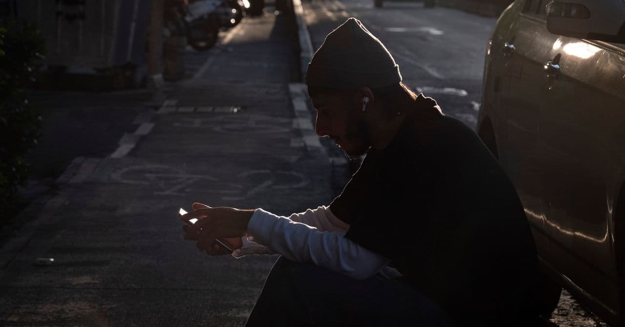Featured image for: Internet Starts to Return in Iran After 3-Month Blackout